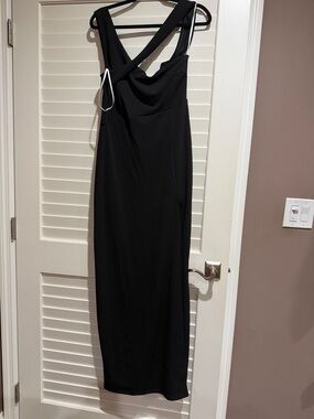 Lulu's Black Cross-Back Maxi Dress
